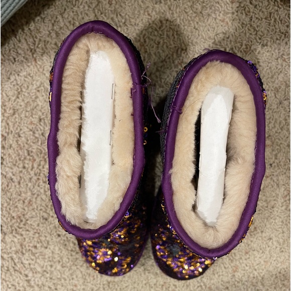 UGG classic reversible sequin sparkle boot - Picture 3 of 6